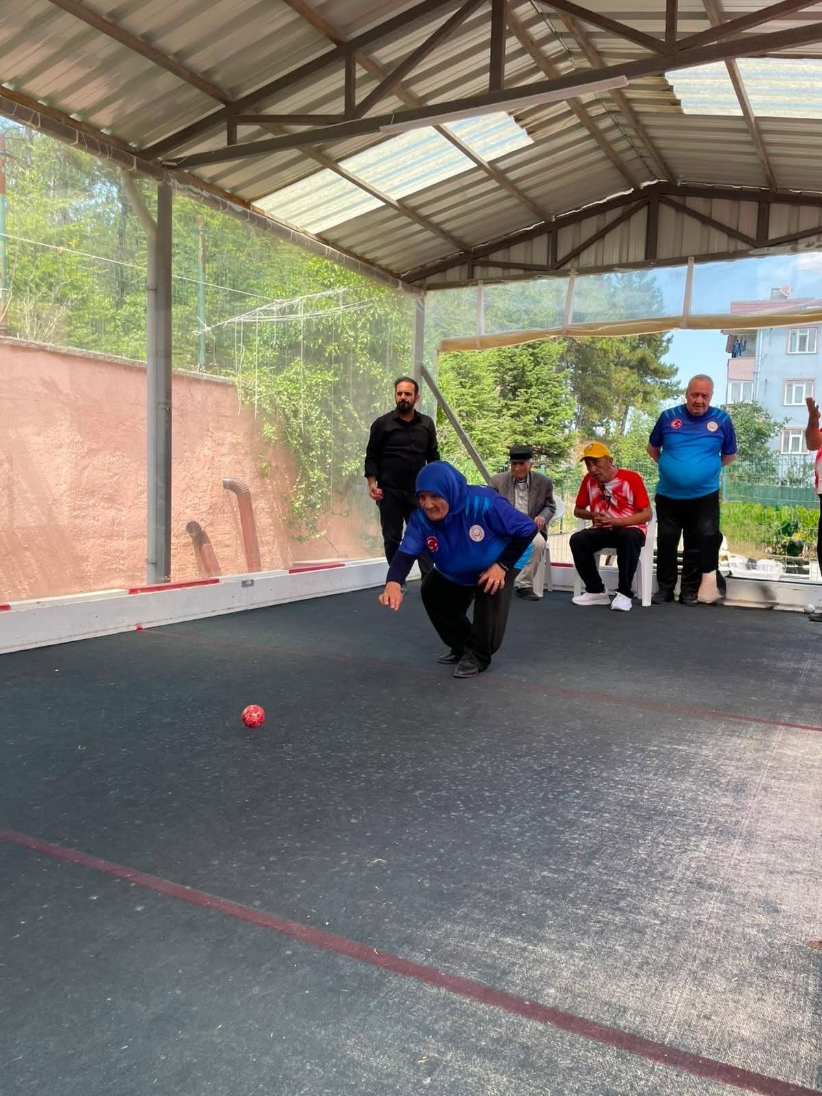 Huzurevi Sakinleri Sahada Fırtına Estirdi