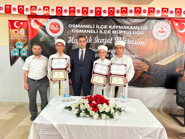 Kaymakam Yılmaz Belgeleri Takdim Etti