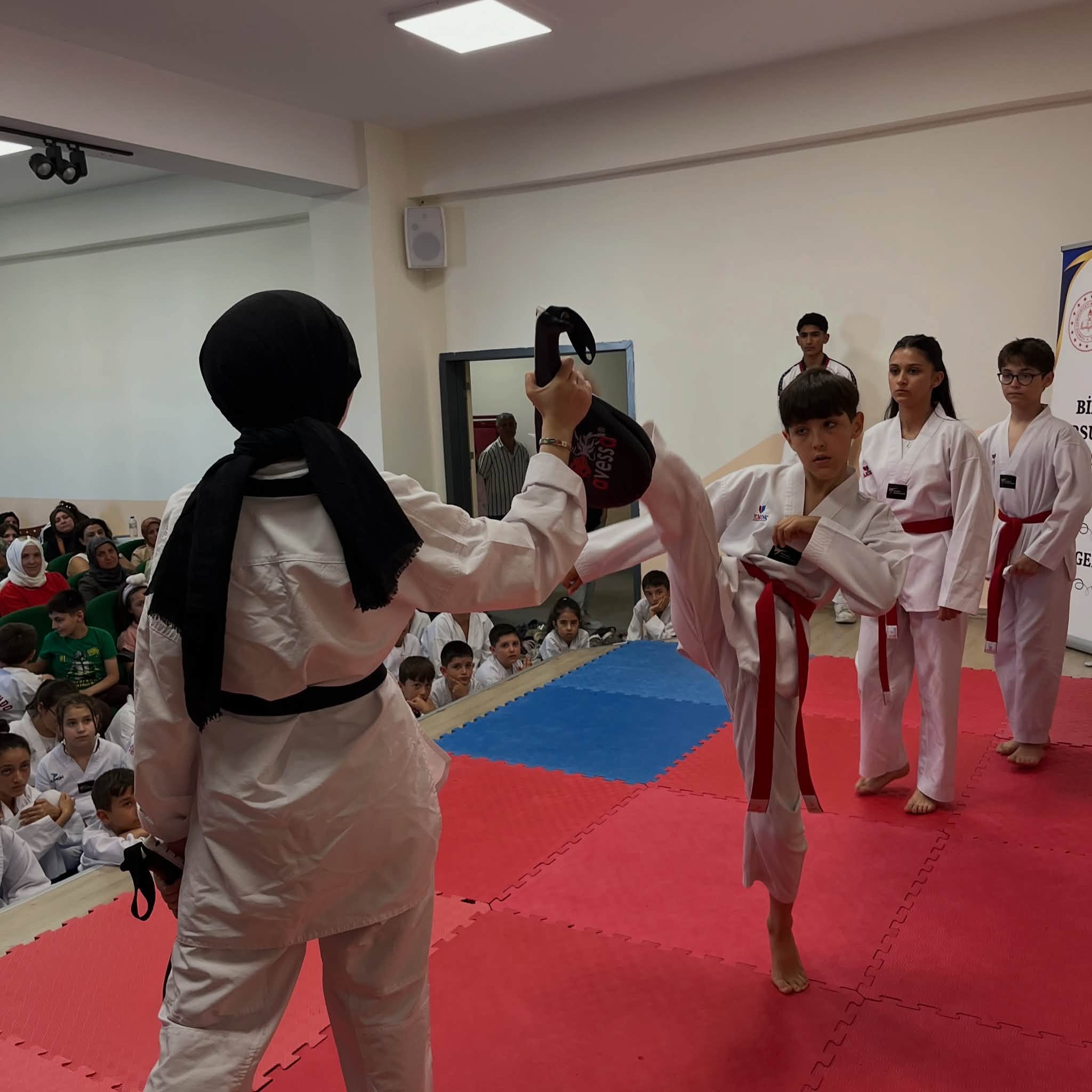 MİNİK TAEKWONDO'CULARDA FULL ENERJİ