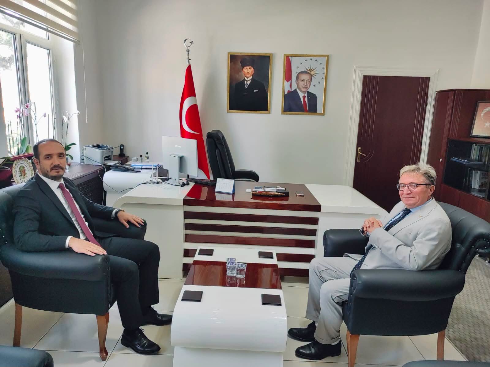 MÜDÜR BOZKURT'TAN KAYMAKAM HELVACI'YA ZİYARET