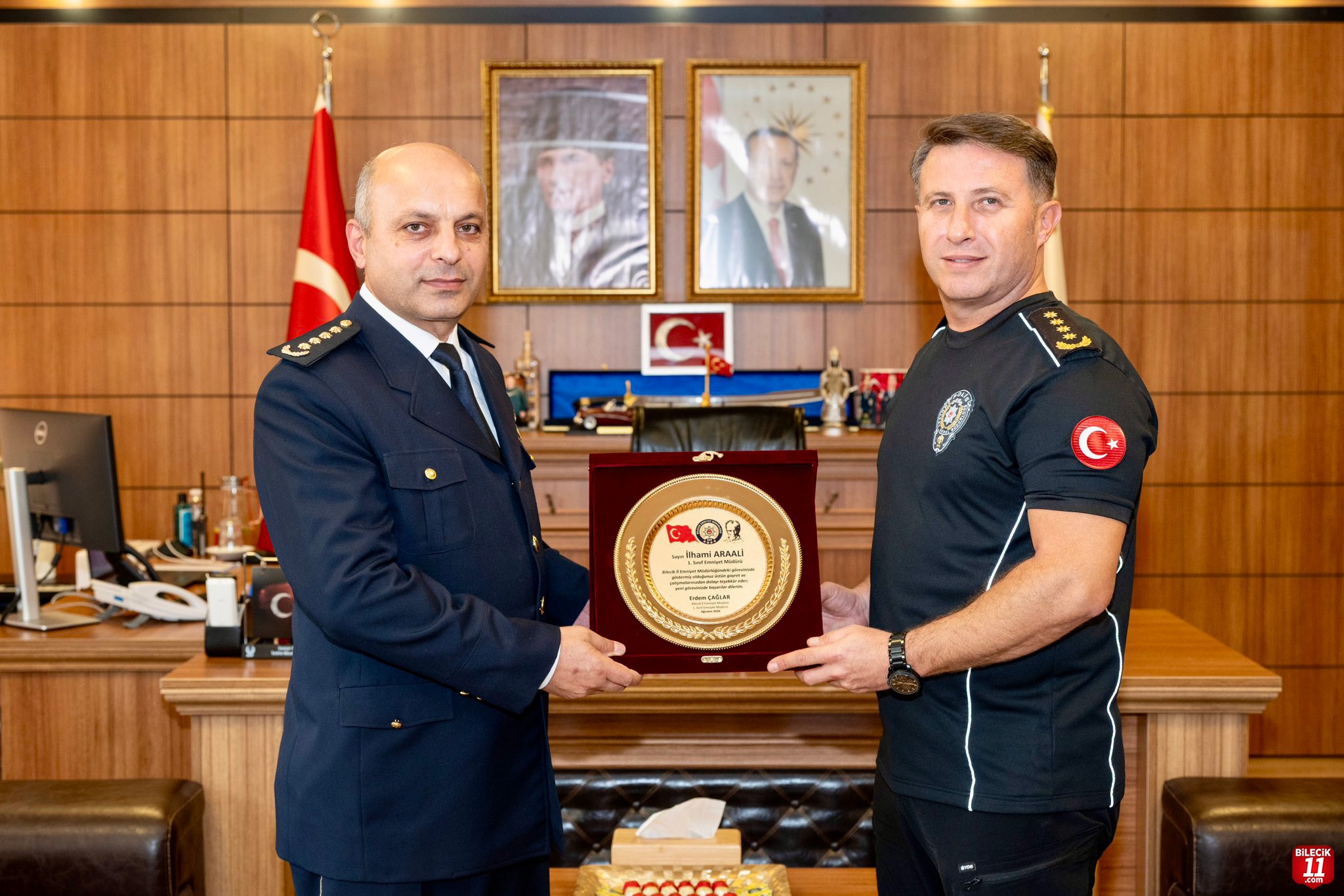 MÜDÜR ÇAĞLAR'DAN MÜDÜR ARAALİ'YE PLAKET