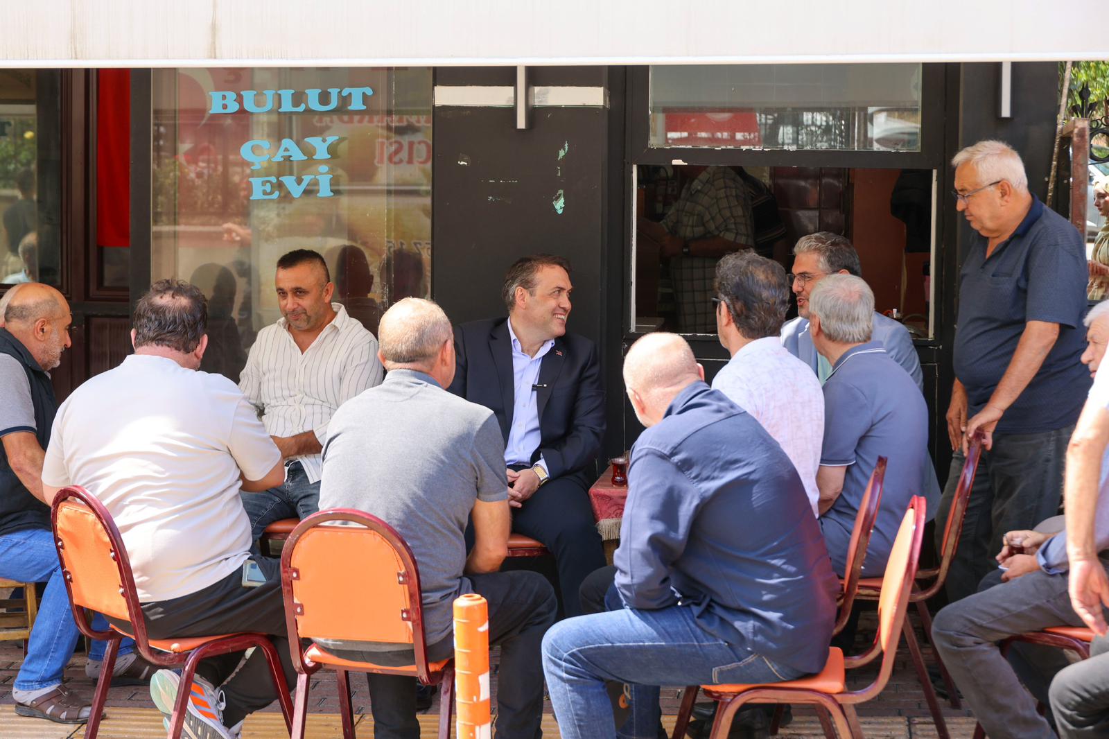 VALİ SÖZER CUMA NAMAZI SONRASI VATANDAŞLARLA BİR ARAYA GELDİ