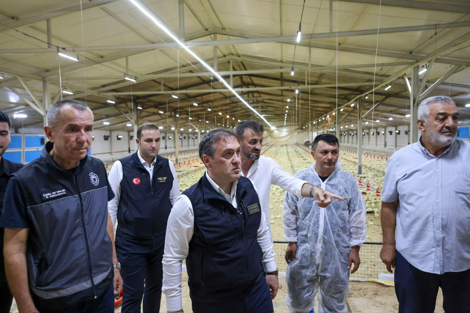 VALİ SÖZER’DEN KANATLI HAYVANCILIK İŞLETMELERİNE ZİYARET