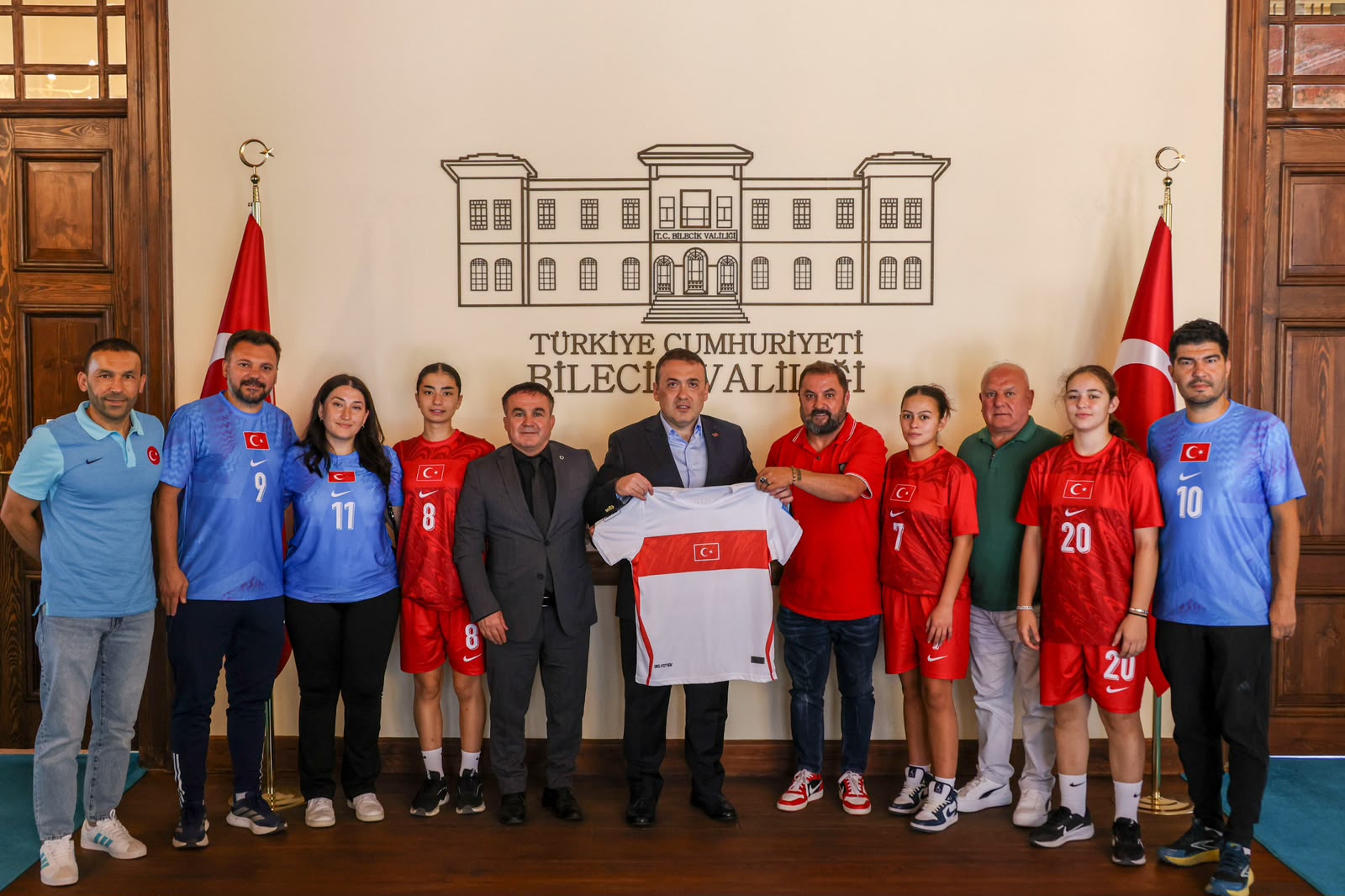 Vali Sözer İşitme Engelliler Genç Kız Futsal Milli Takımı Kafilesini Kabul Etti