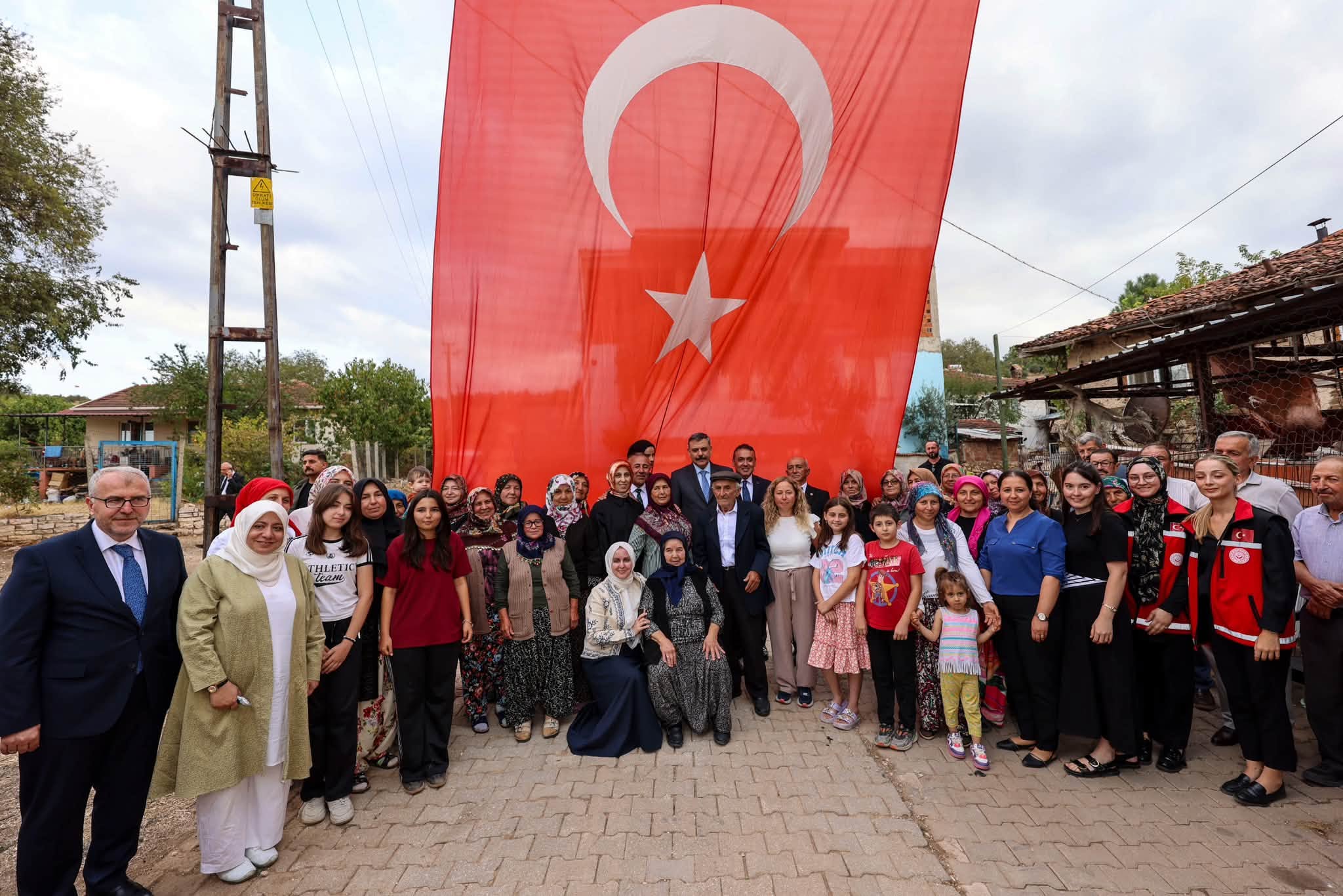 BAKAN ÇİFTÇİ’DEN ŞEHİT AİLESİNE ZİYARET