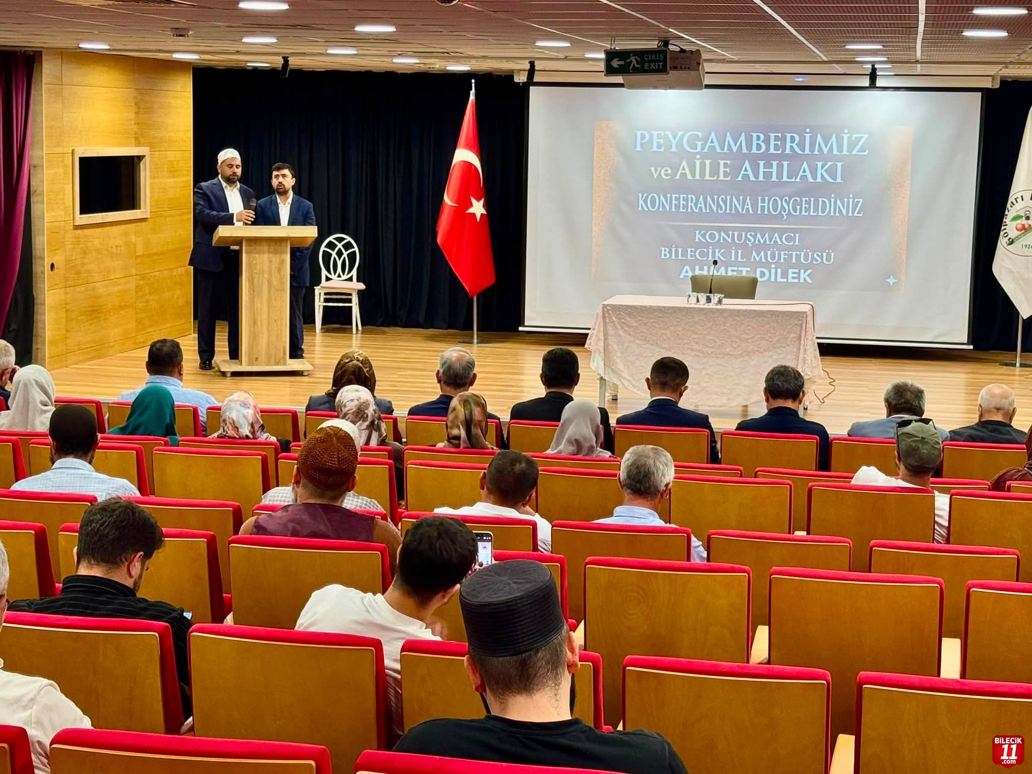 Peygamberimiz ve Aile Ahlakı Konferansı Düzenlendi