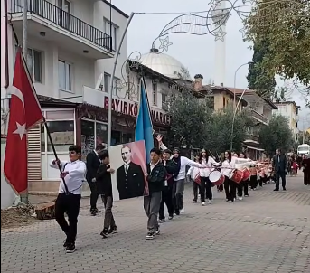 Bayırköy’de Cumhuriyet Coşkusu Sokaklara Taştı