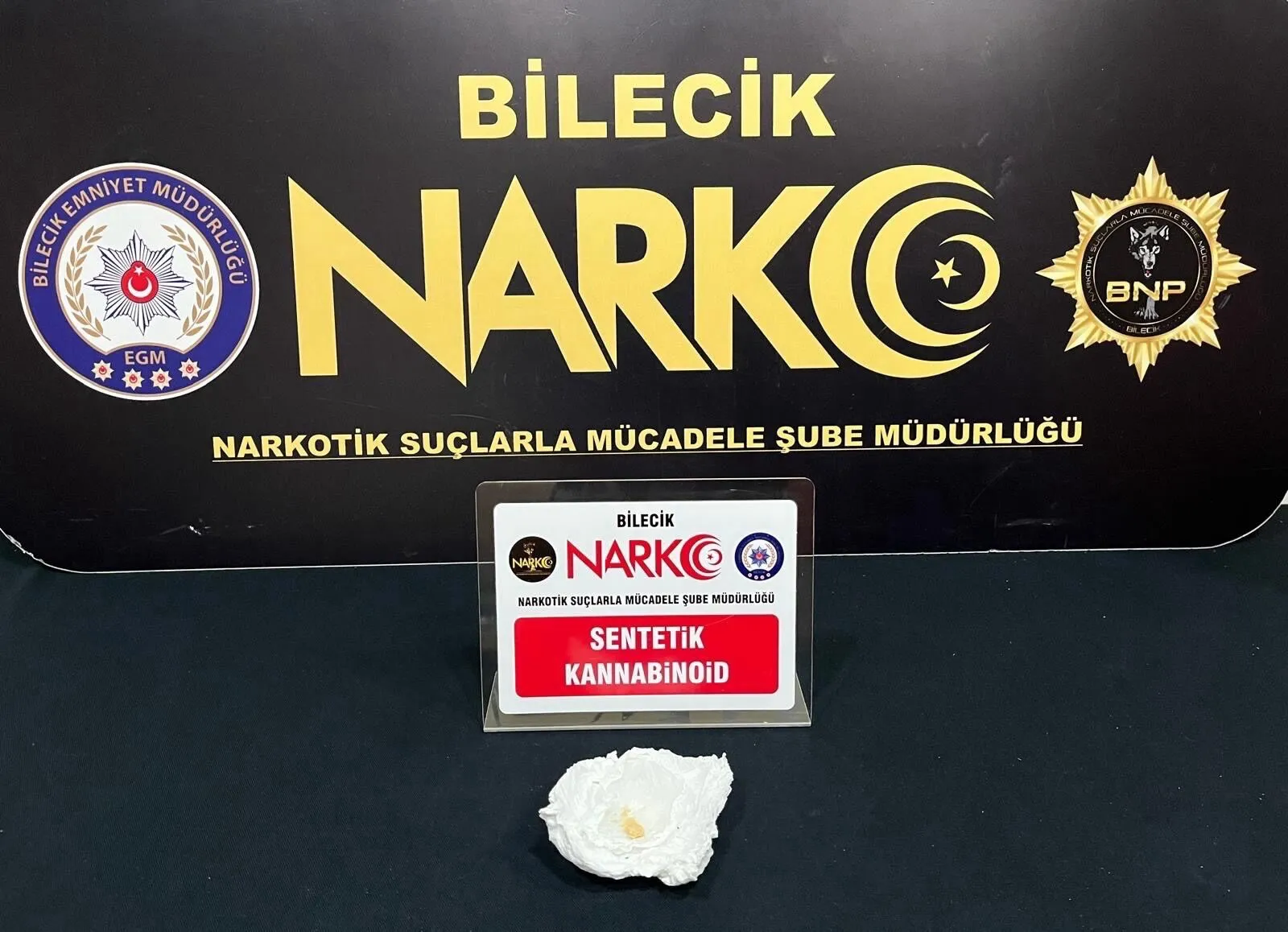 BİLECİK'TE ŞÜPHELİ ARAÇTAN UYUŞTURUCU ÇIKTI