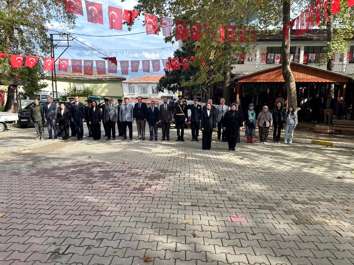 İNHİSAR’DA CUMHURİYET BAYRAMI KUTLAMALARI TÖRENLE BAŞLADI