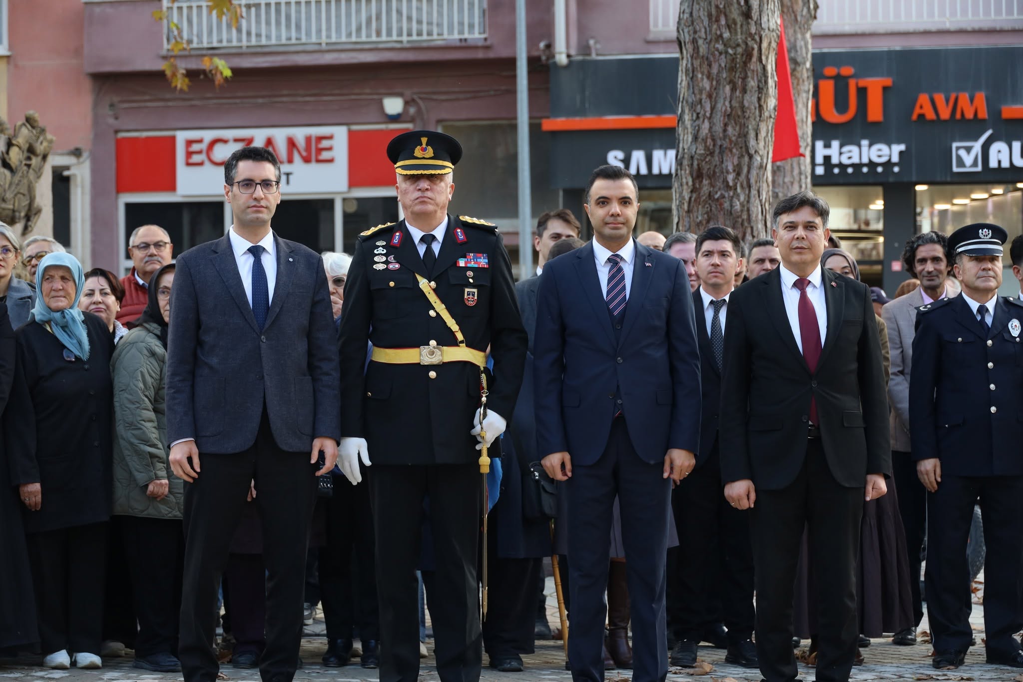 SÖĞÜT'TE CUMHURİYET BAYRAMI KUTLAMALARI ÇELENK SUNMA TÖRENİ İLE BAŞLADI
