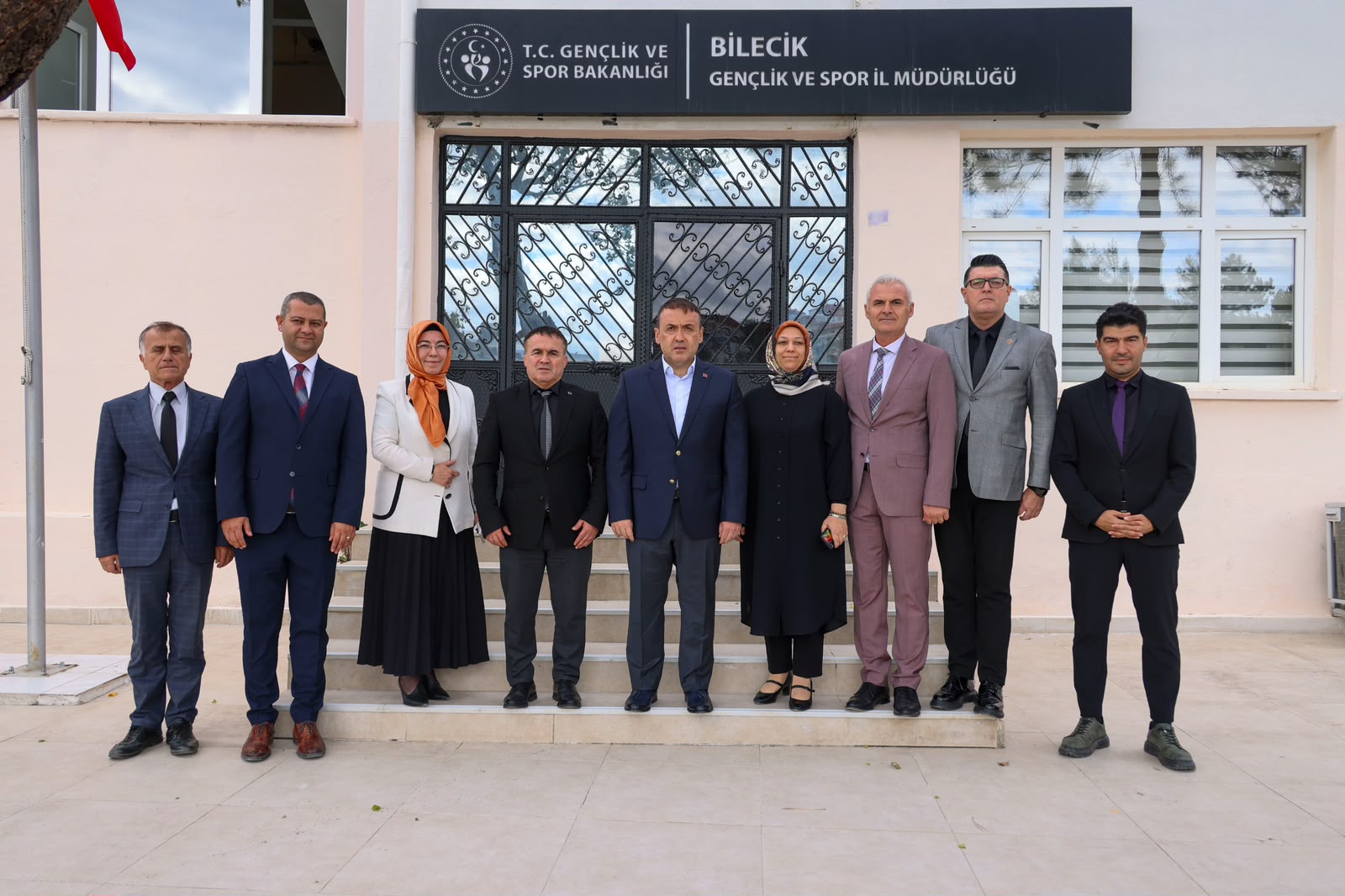 VALİ SÖZER’DEN GENÇLİK VE SPOR İL MÜDÜRLÜĞÜ GEÇİCİ HİZMET BİNASINA ZİYARET